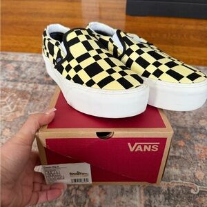 Women’s size 10 Vans Checkerboard Slip-On Sneakers Black and Yellow